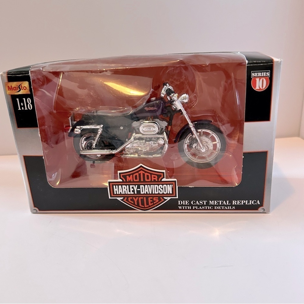Maisto Harley-Davidson 2000 Die Cast Metal Replica Motorcycle